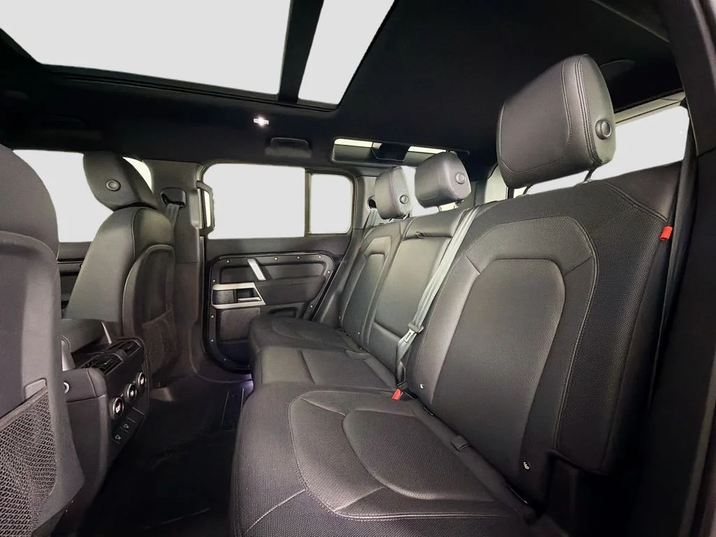Used 2023 Black Land Rover X-Dynamic SE image 26