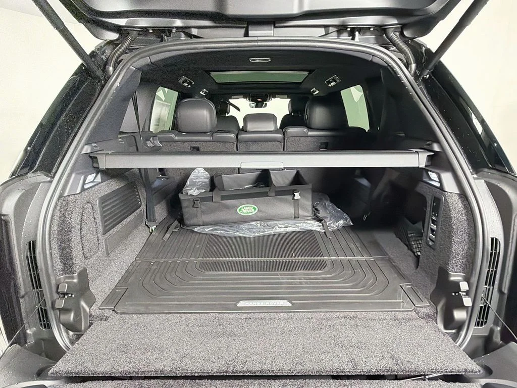 New 2026 Santorini Black Land Rover SE 7 Seats image 28