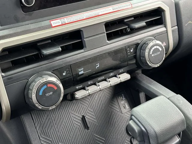 Used 2025  Toyota SR5 image 20