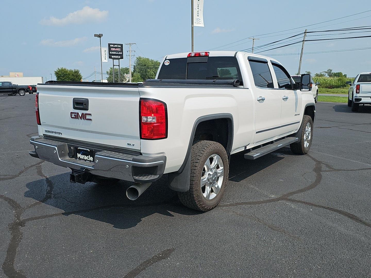 Used 2019 White Frost Tricoat GMC SLT image 5