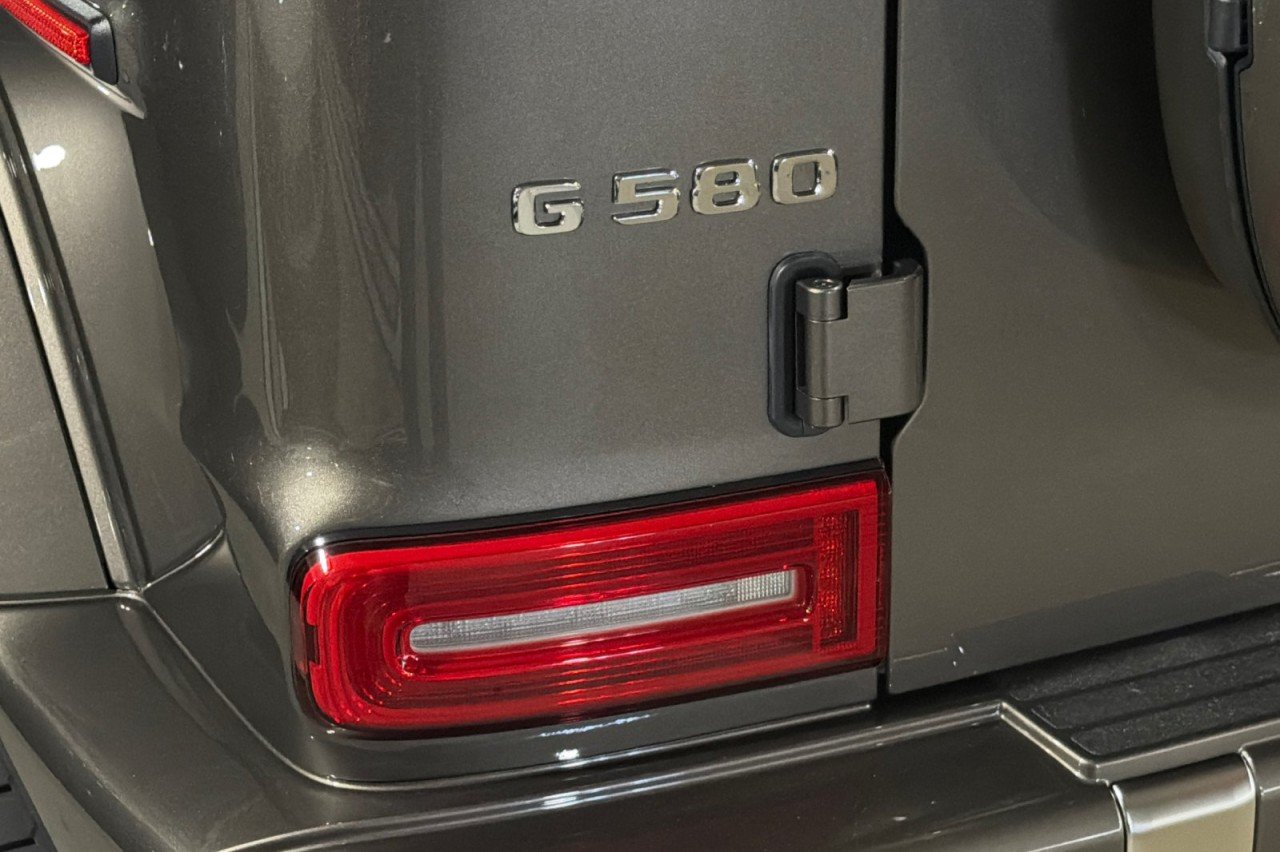 New 2026 Indium Grey Metallic Mercedes-Benz G 580e SUV image 27