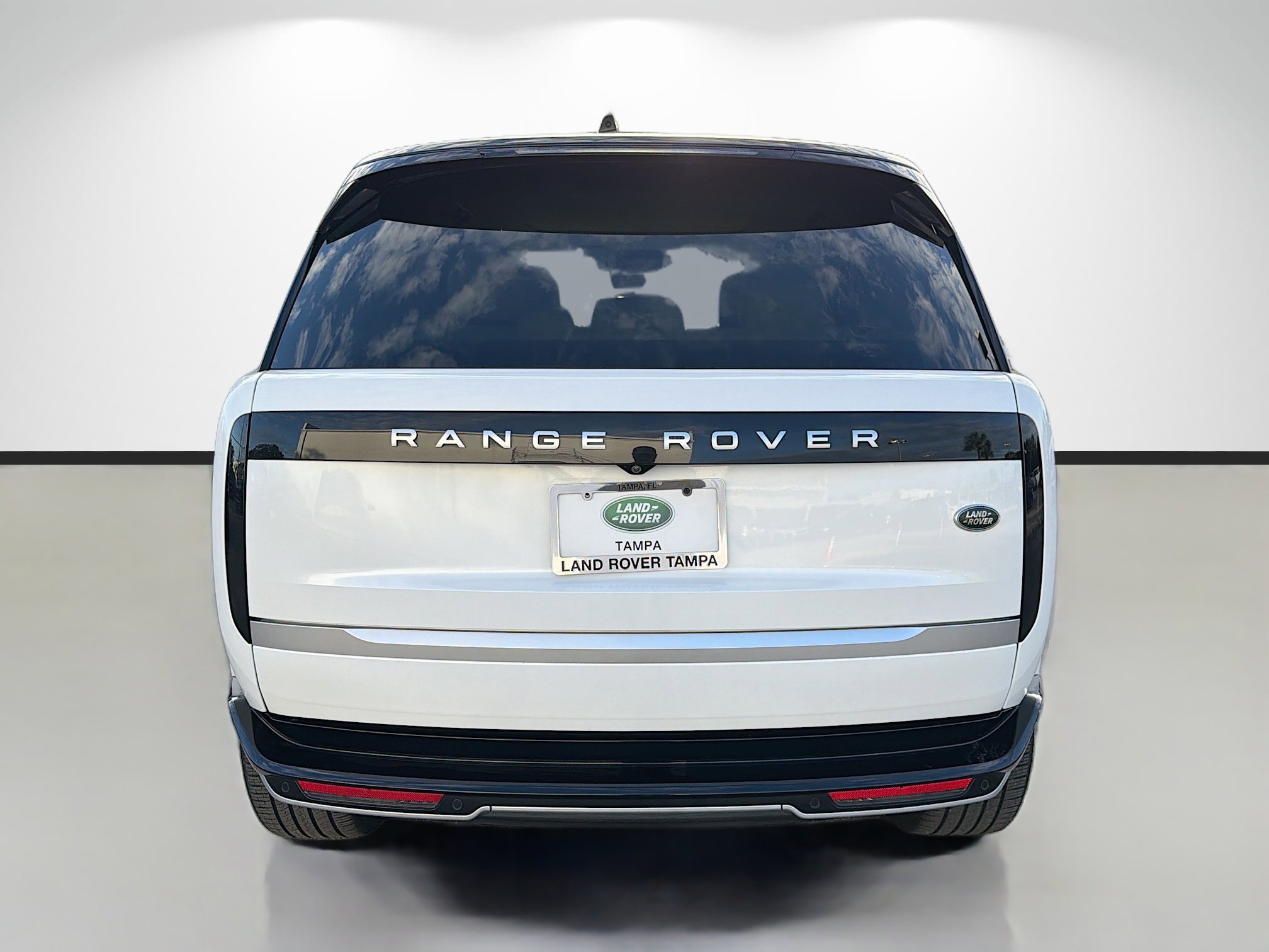 Certified Used 2023 White Land Rover Autobiography image 4