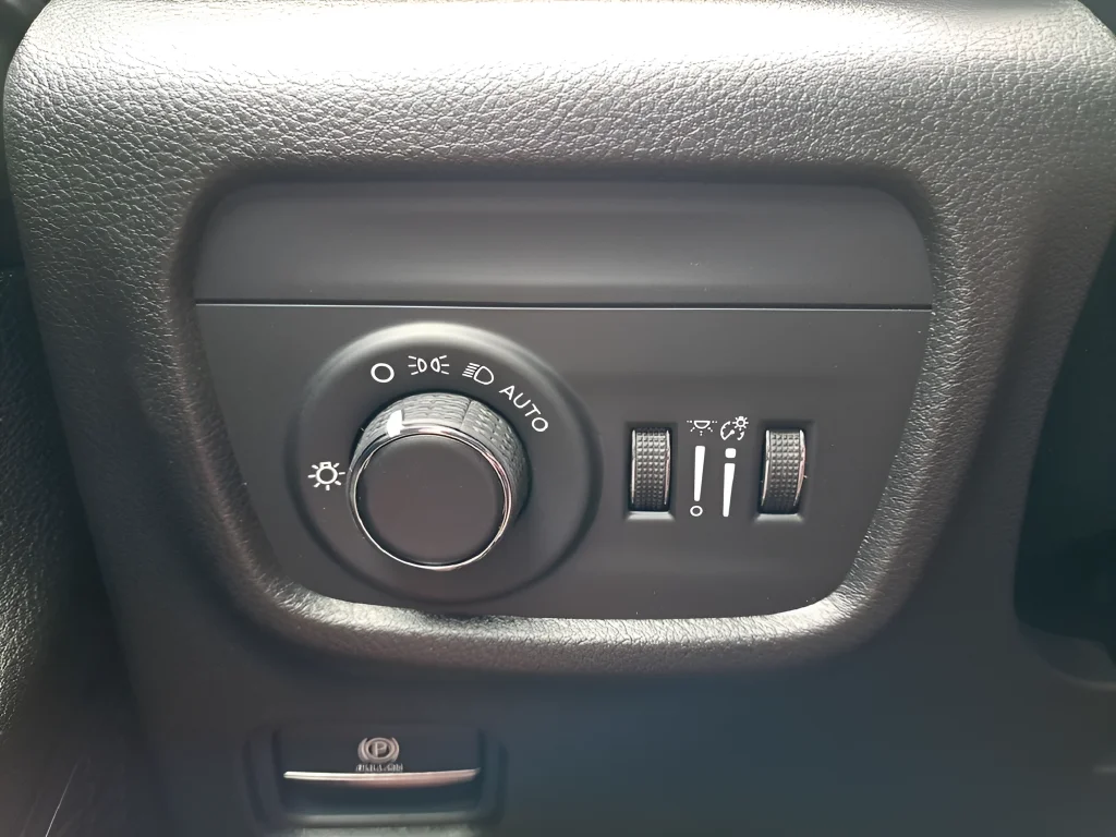 New 2026 White Jeep Altitude image 30