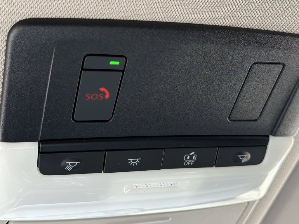 Used 2024  Nissan SV image 32