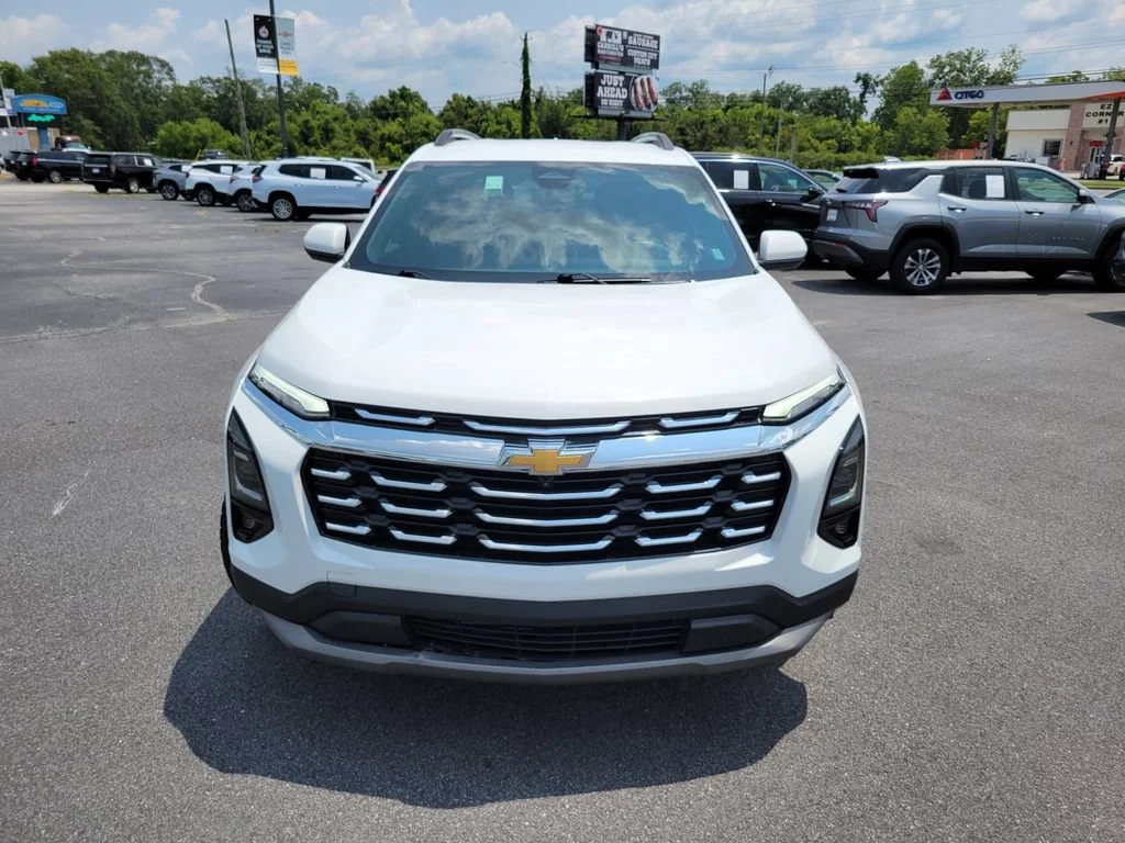 Used 2025 Summit White Chevrolet LT image 8
