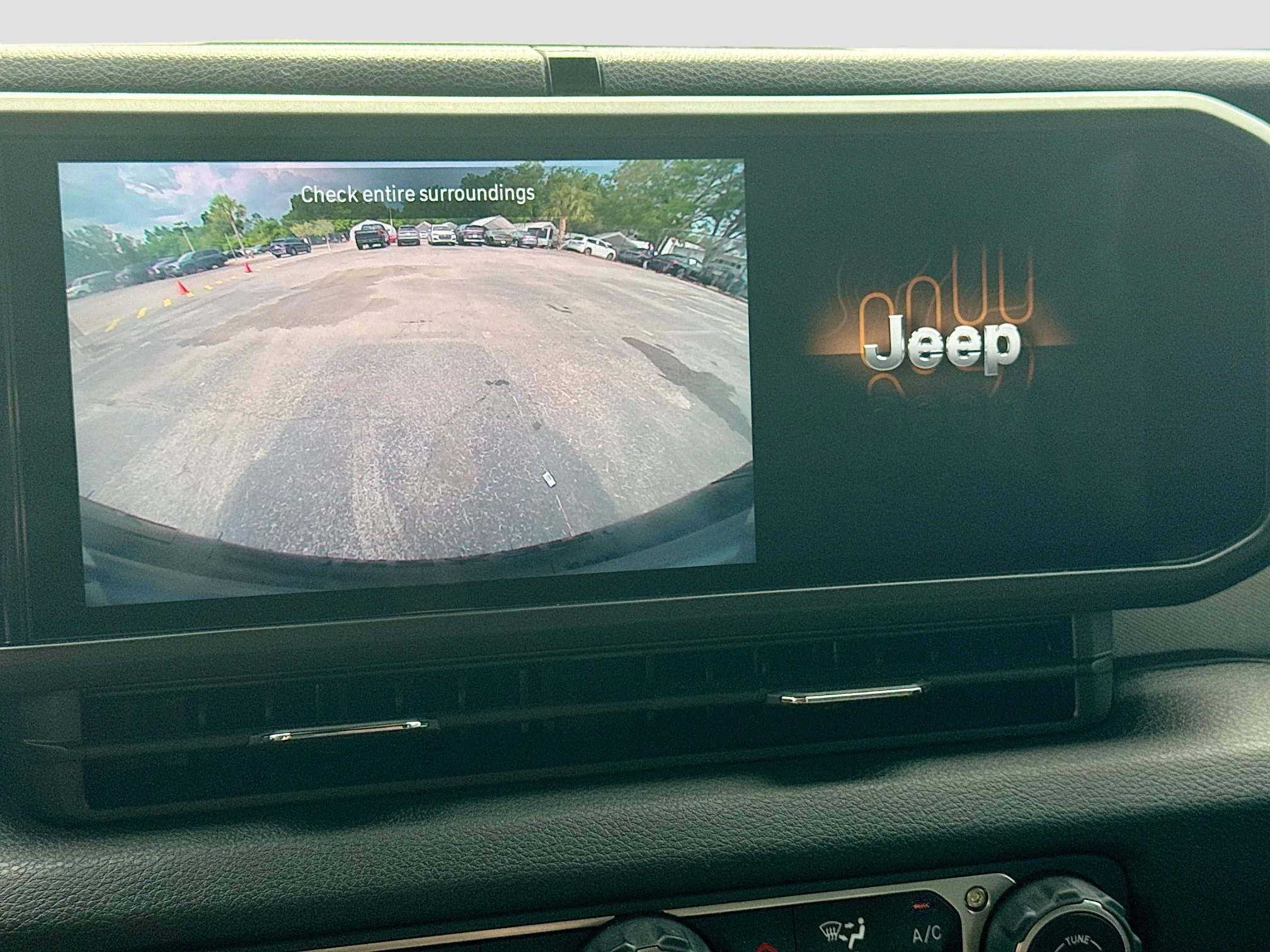 Used 2024 Silver Zynith Clearcoat Jeep Sport S image 30