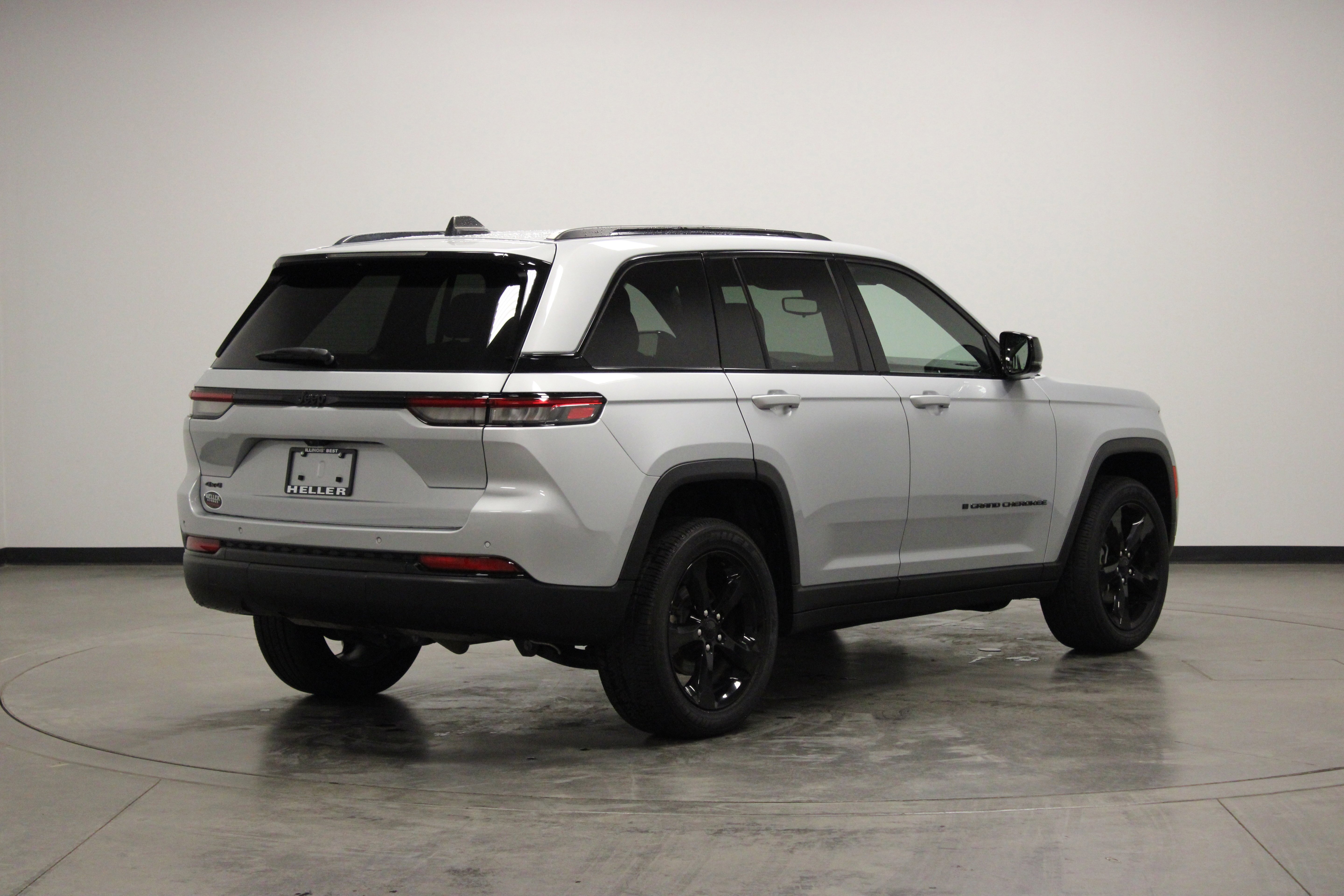 Used 2023 Silver Zynith Jeep Altitude X image 8