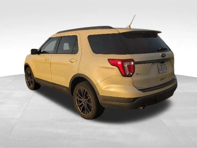 Used 2018 Silver Ford XLT image 5