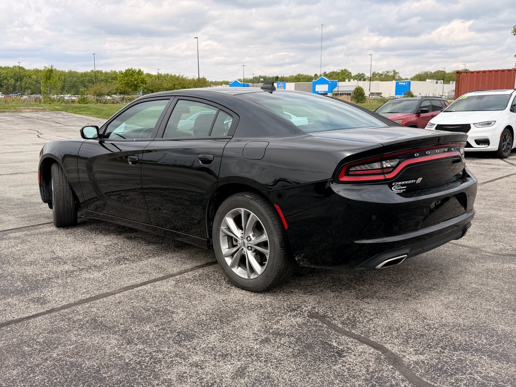 Used 2023 Pitch Black Clearcoat Dodge SXT image 3