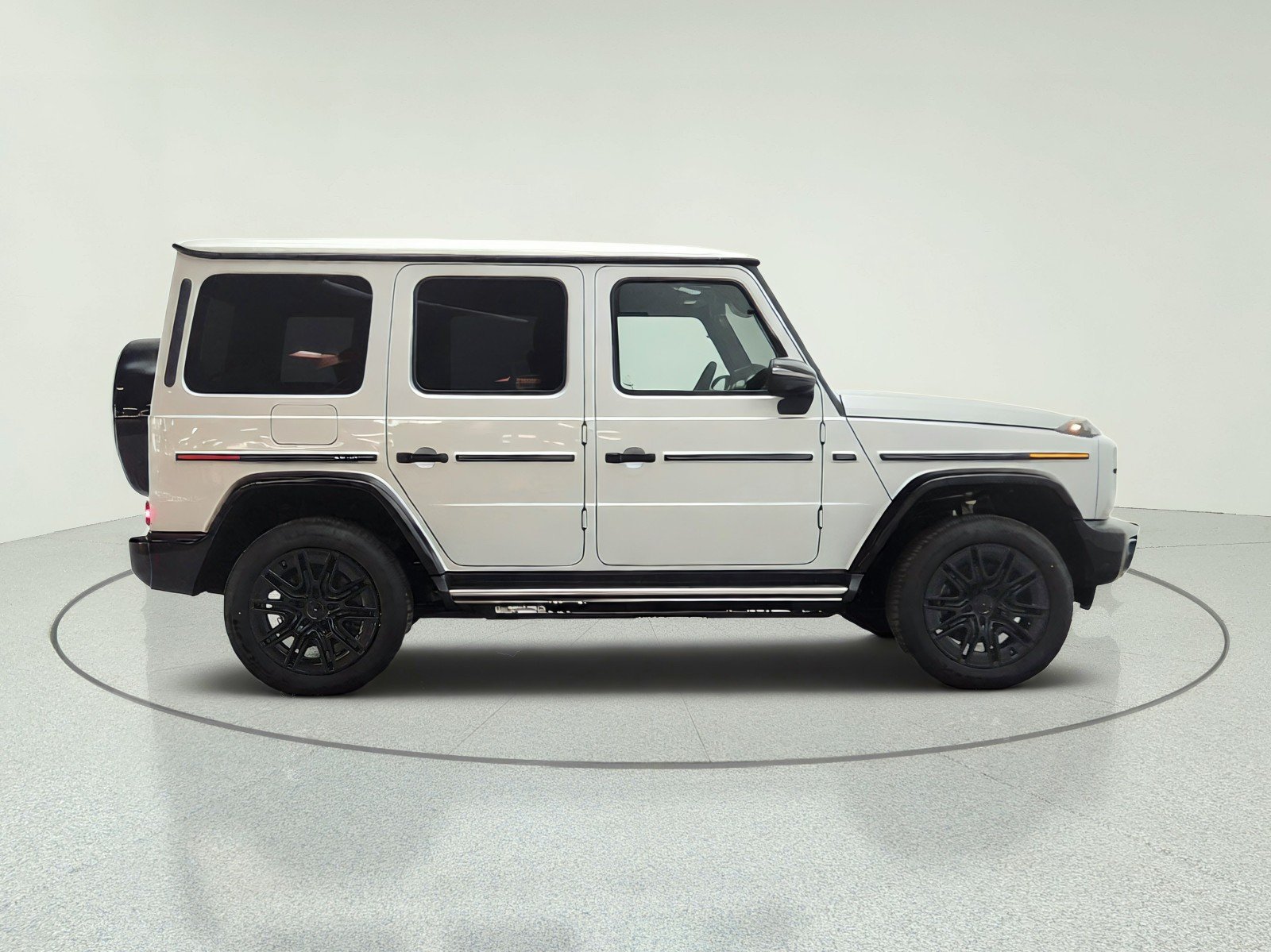 New 2027 Iridium Silver Metallic Mercedes-Benz G 580e SUV image 4