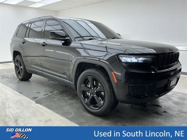 Used 2021 Diamond Black Crystal Pearlcoat Jeep Altitude image 3