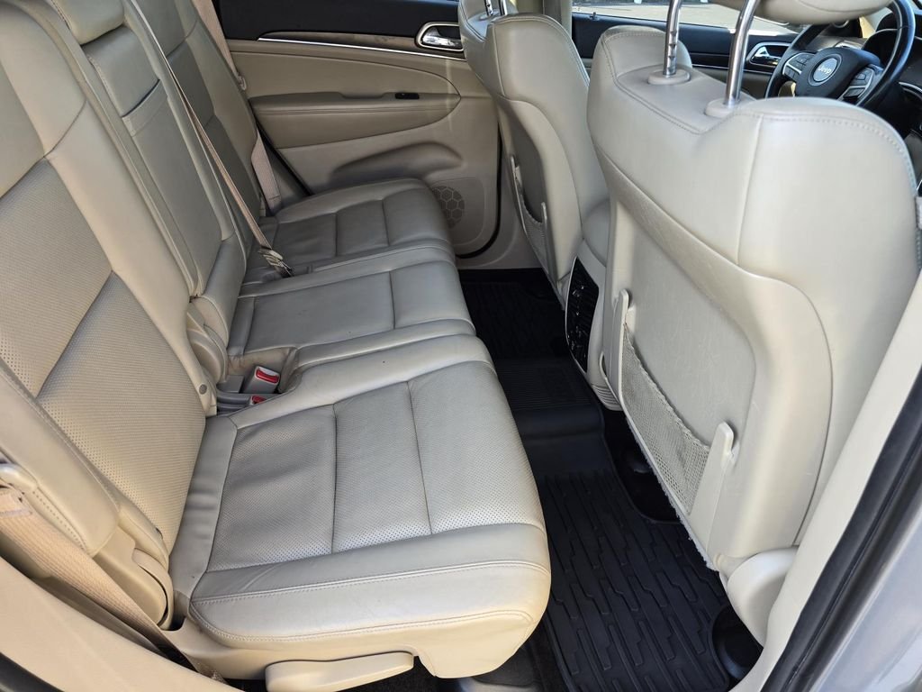 Used 2015 Billet Silver Metallic Clearcoat Jeep Limited image 22