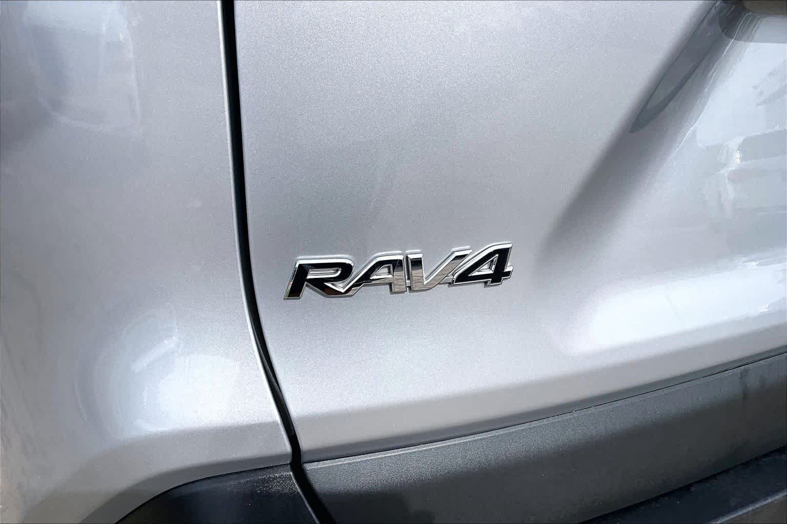 Used 2024 Silver Sky Metallic Toyota XLE image 30