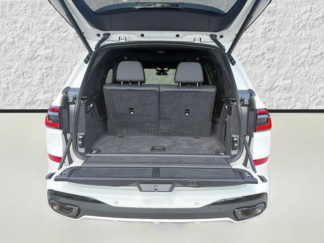 Used 2024 Alpine White BMW xDrive40i image 12