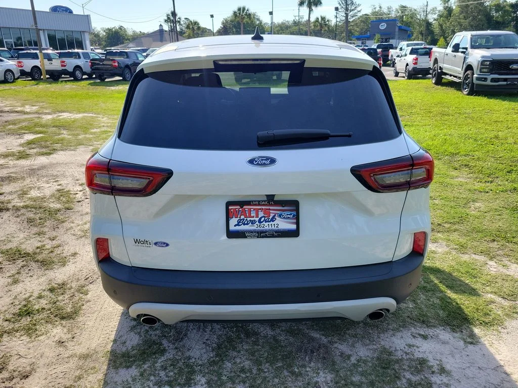 Used 2023 White Ford Active image 9