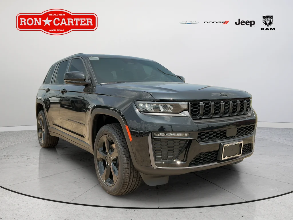 New 2026 Diamond Black Crystal Pearl-Coat Exterior Paint Jeep Limited image 1