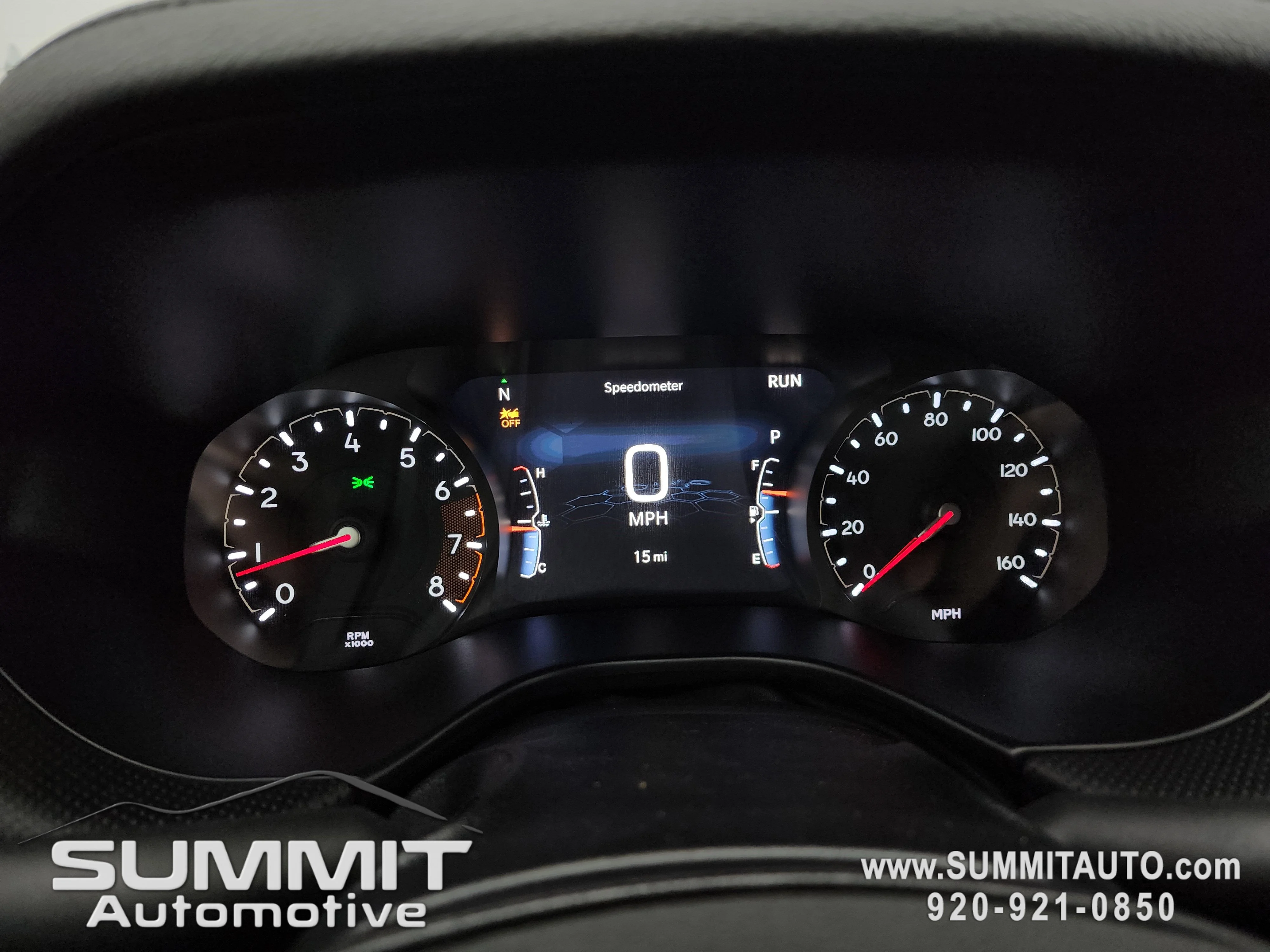 New 2026 Diamond Black Crystal Pearl-Coat Exterior Paint Jeep Latitude image 9