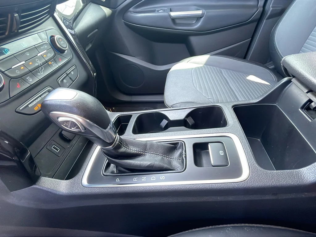 Used 2019 Black Ford SE image 23