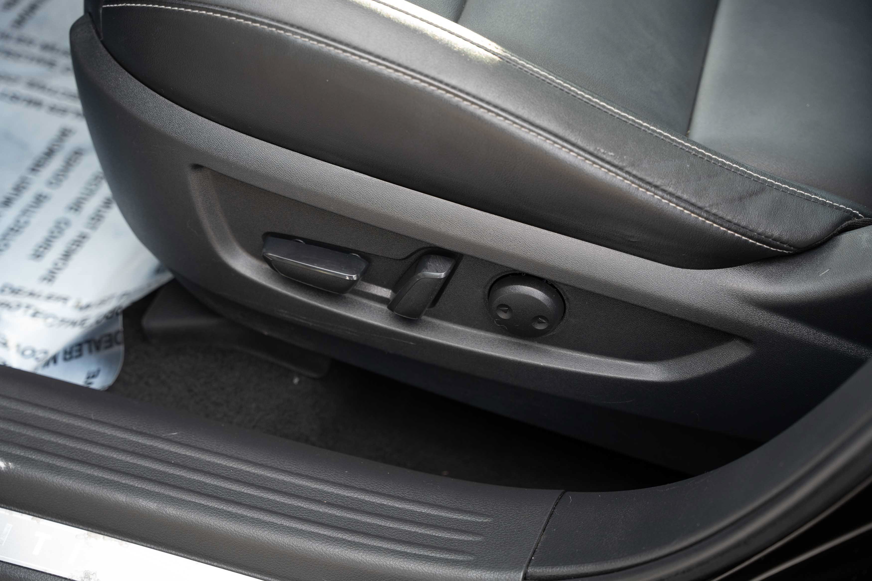 Used 2019 Black Obsidian INFINITI LUXE image 15