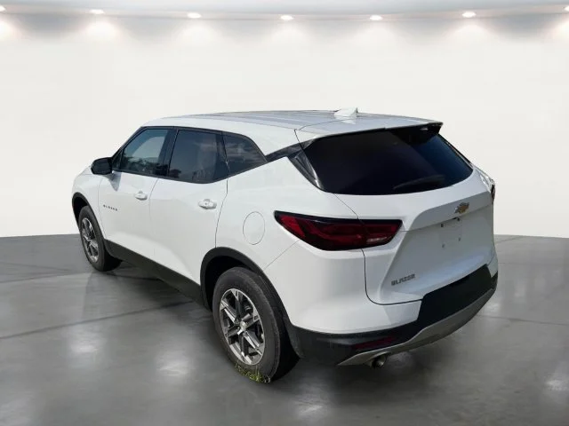 Used 2025 White Chevrolet LT image 21