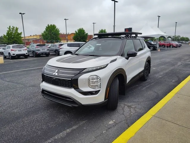 New 2025 White Mitsubishi Trail Edition image 3
