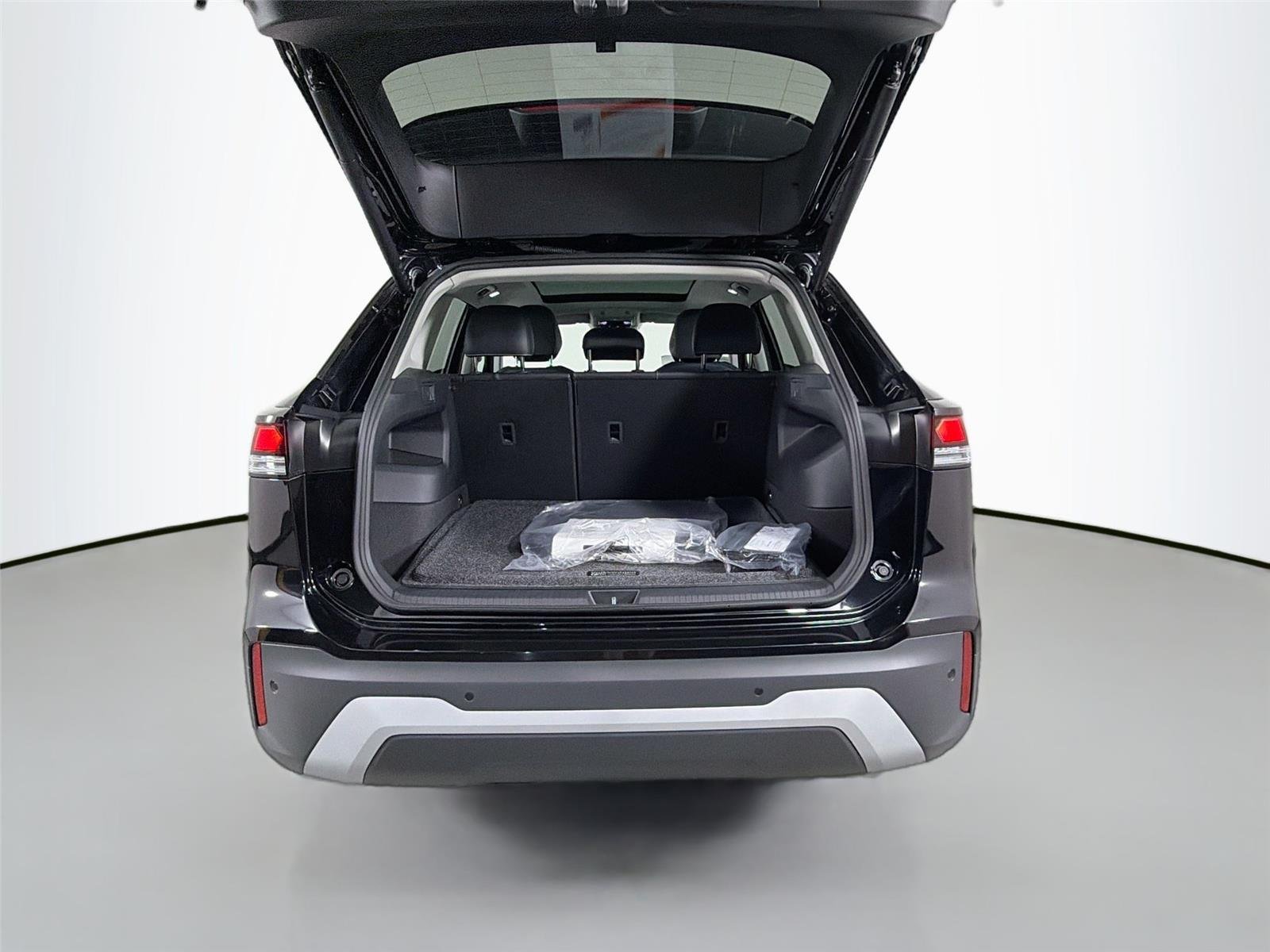 New 2026 Deep Black Pearl Volkswagen SE image 24