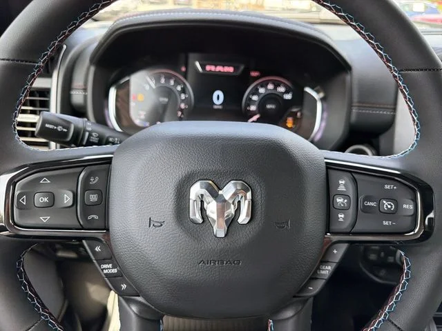 New 2026 Molten Red Pearl-Coat Exterior Paint RAM Laramie image 30