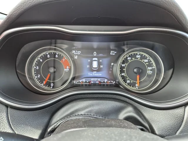 Used 2021 Velvet Jeep Limited image 14