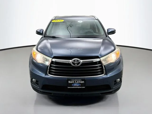 Used 2016 Toyota Highlander XLE with VIN 5TDJKRFH7GS245286 for sale in Bloomington, IL