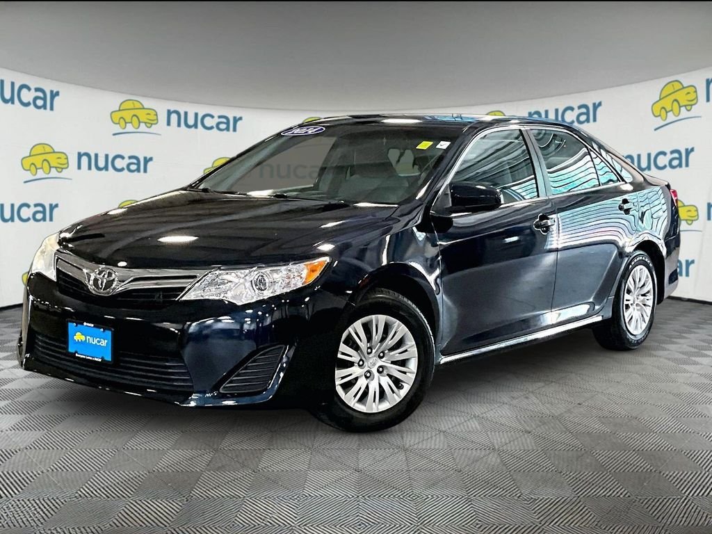 Used 2014 Gray Toyota LE image 3