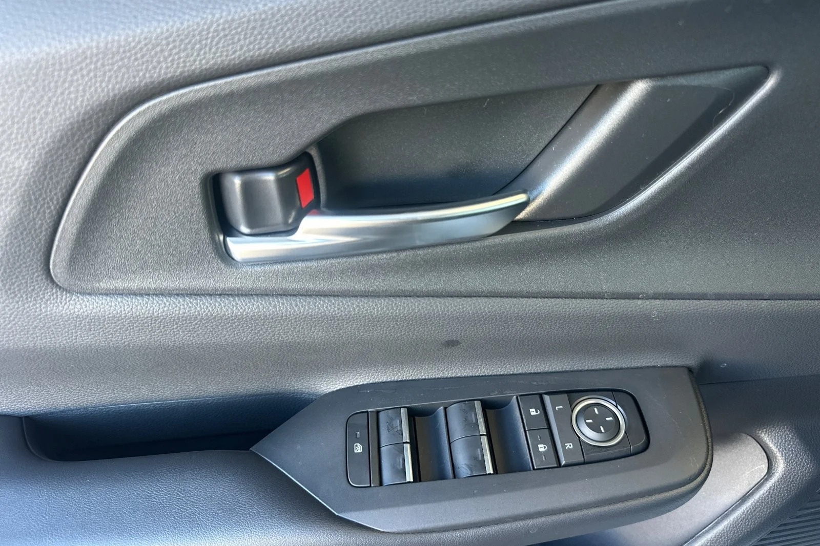 New 2027 Wind Chill Pearl <sup>1</sup> Toyota  XSE image 10