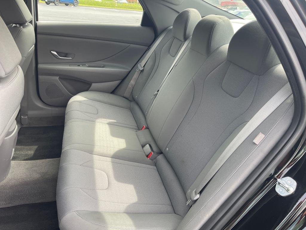 2025 Hyundai Elantra SE - Photo 14