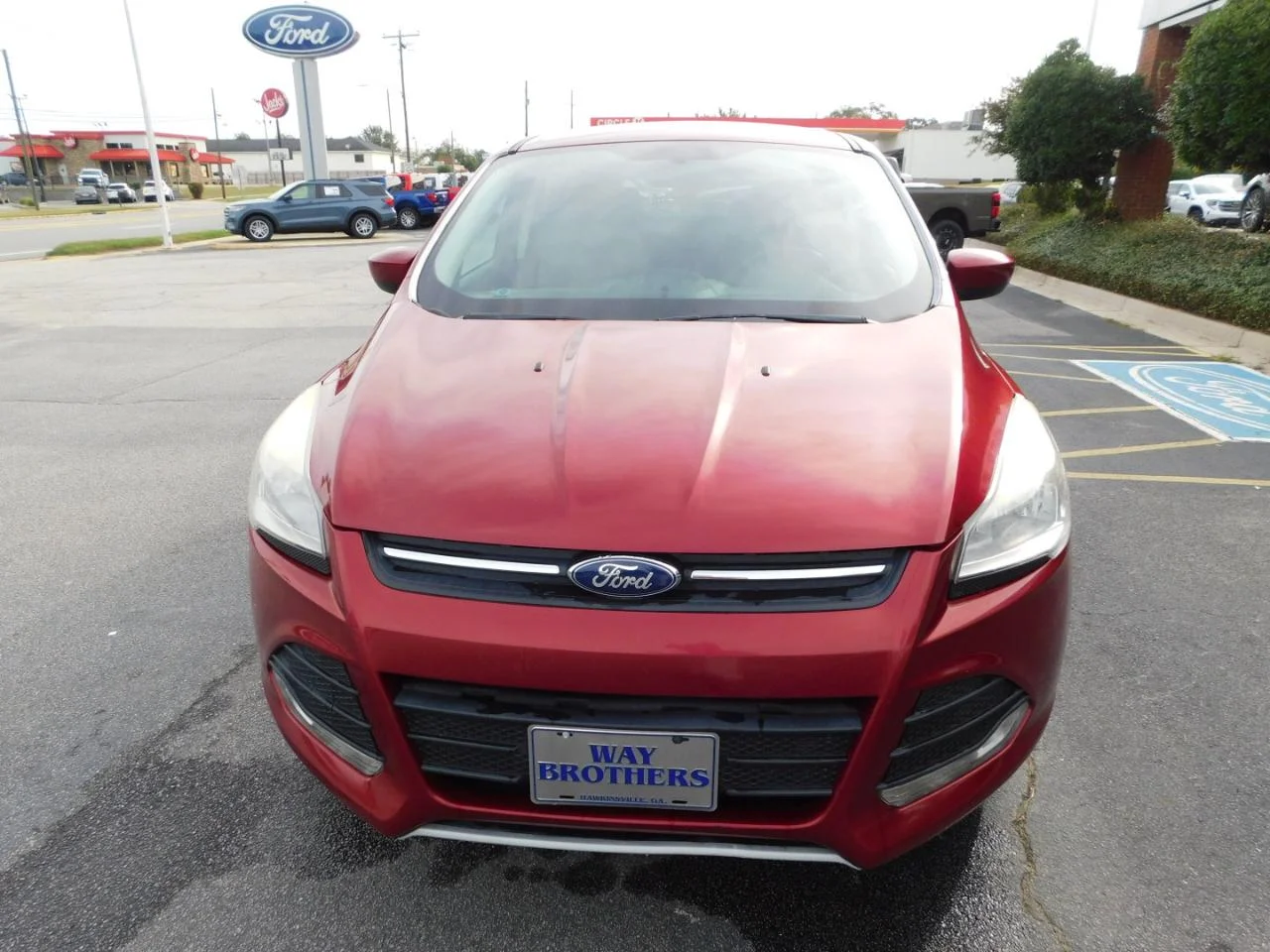 Used 2014 Red Ford FWD 4dr SE image 3