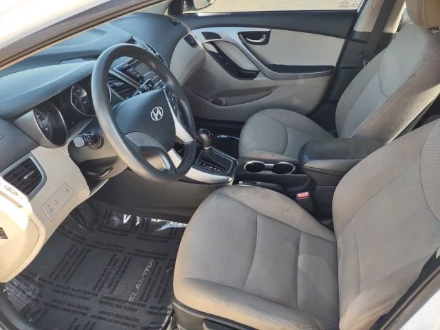 Used 2016 Quartz White Pearl Hyundai SE image 11