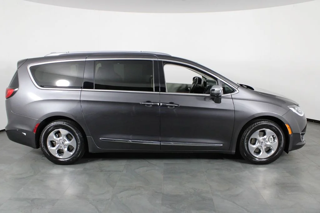 Used 2018 Gray Chrysler Limited image 14