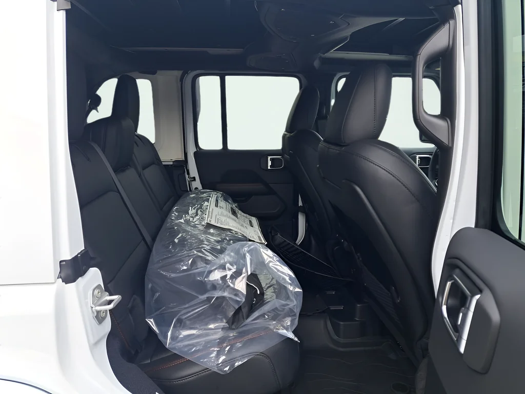 New 2026 Bright White Clear-Coat Exterior Paint Jeep Rubicon X image 15