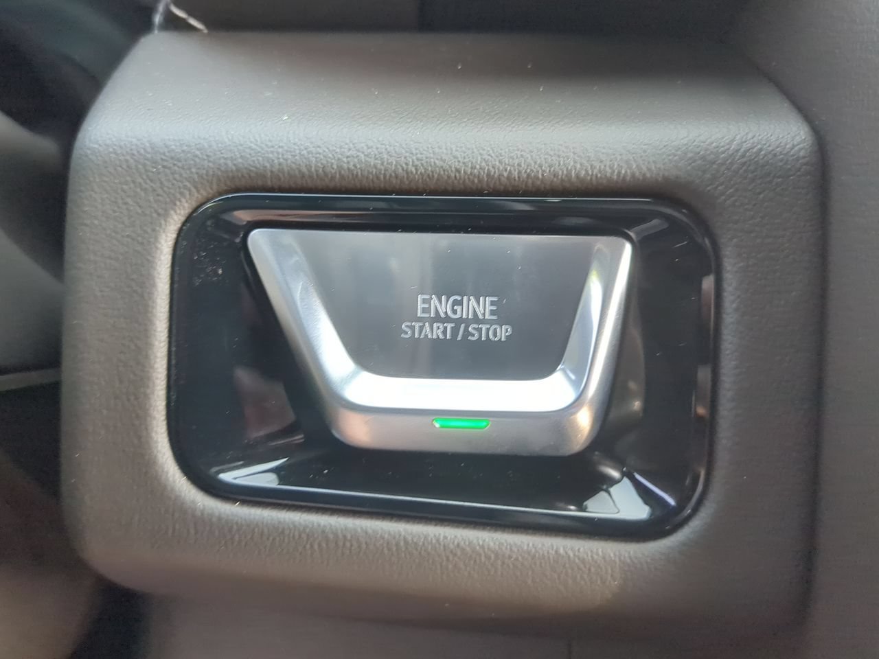 New 2026 Sterling Metallic GMC Elevation image 17