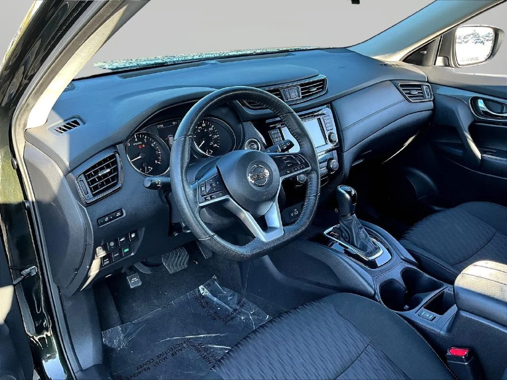 Used 2020 Midnight Pine Metallic Nissan SV image 19