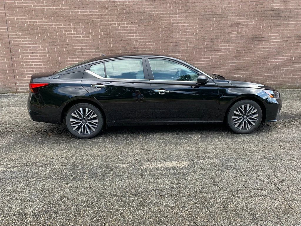 Used 2025 Super Black Nissan SV image 6
