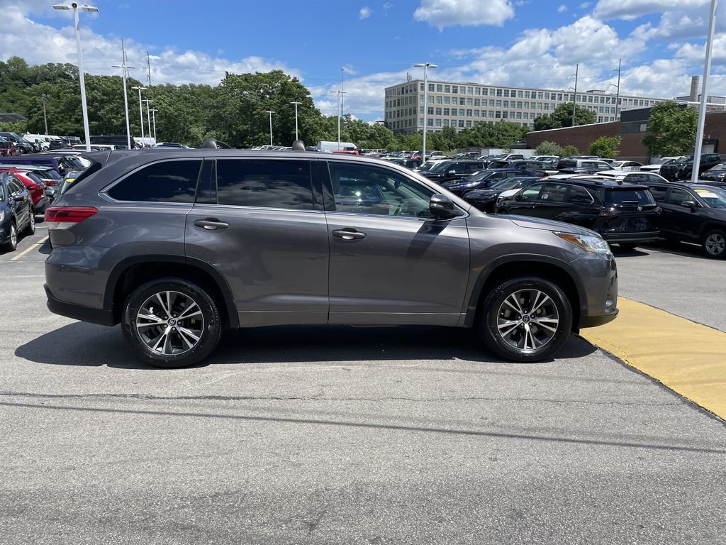 Used 2018 Gray Toyota LE image 7