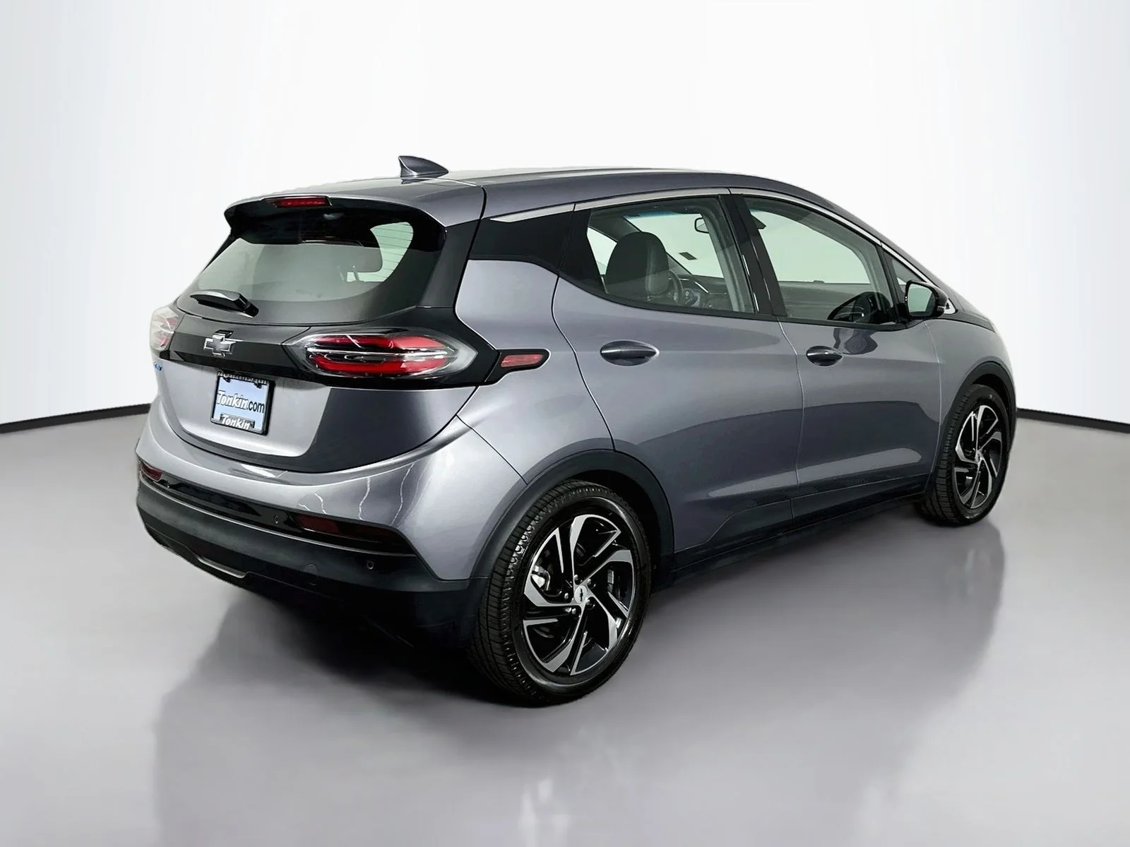 Used 2023 Gray Ghost Metallic Chevrolet 2LT image 8