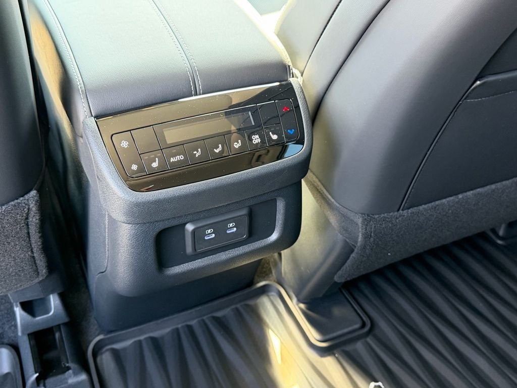 New 2027 GRAND BLUE INFINITI Luxe FWD image 15