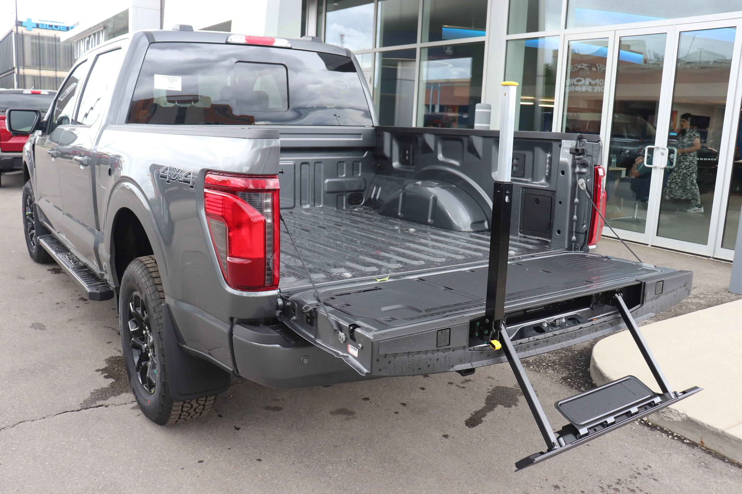 New 2026 CARBONIZED GREY METALLIC Ford XLT image 7