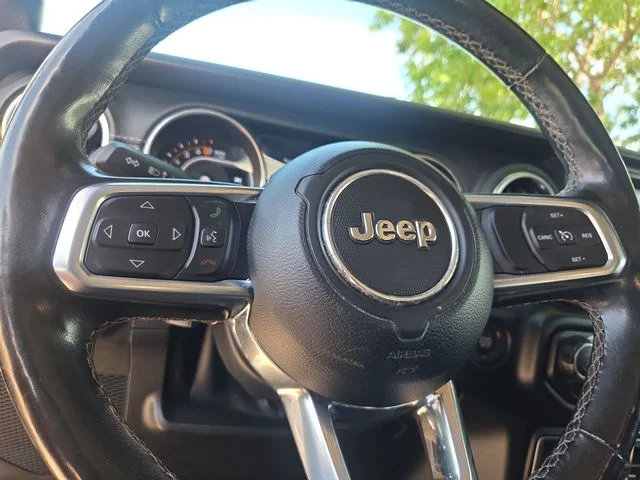 Used 2020 Black Jeep Overland image 10