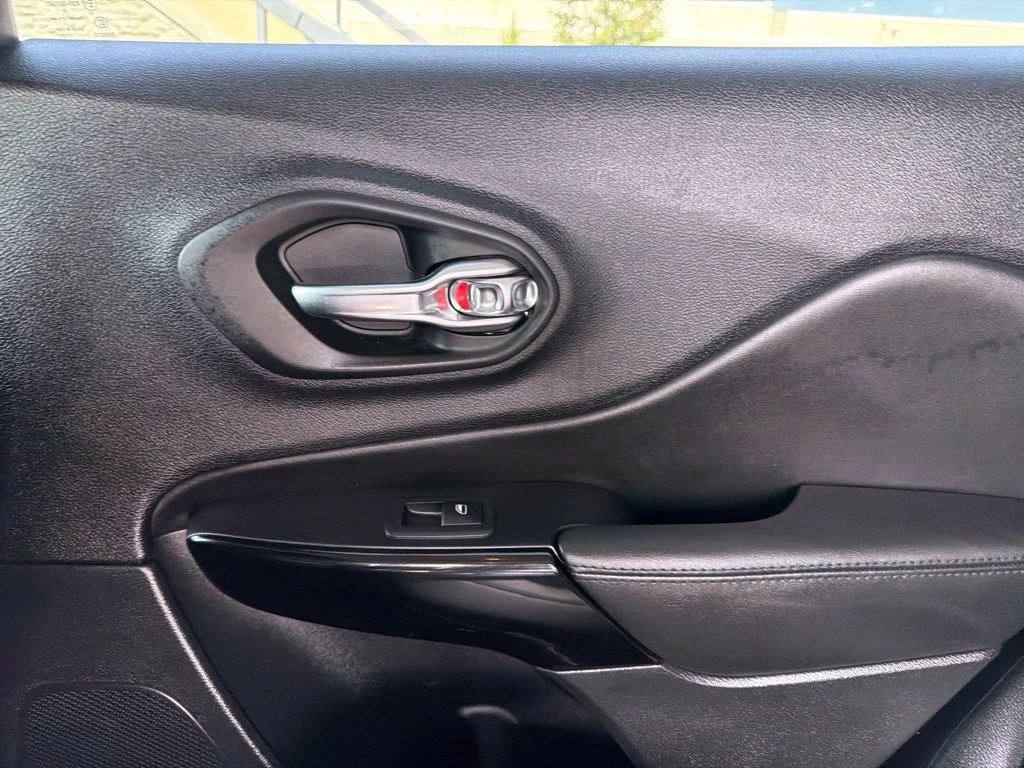 Used 2021 Blue Jeep Latitude Plus image 15