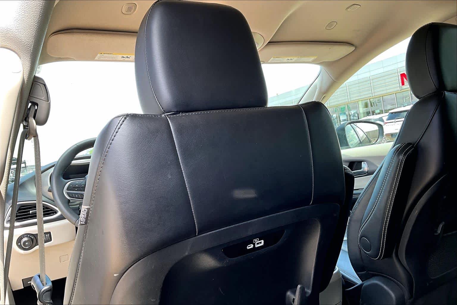 Used 2023 Brilliant Black Crystal Pearlcoat Chrysler Touring L image 31