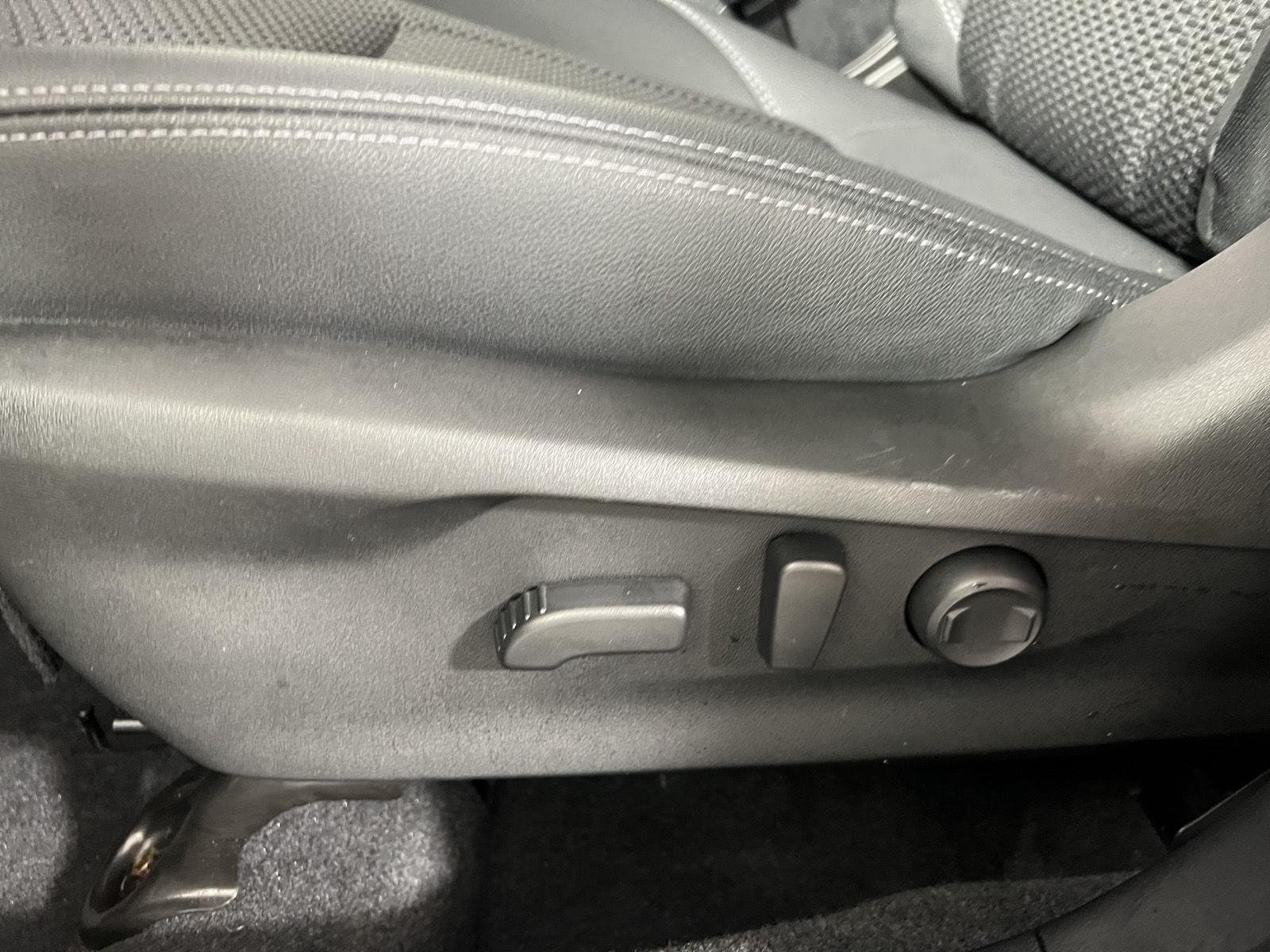 Used 2023 Ice Silver Metallic Subaru Premium image 16