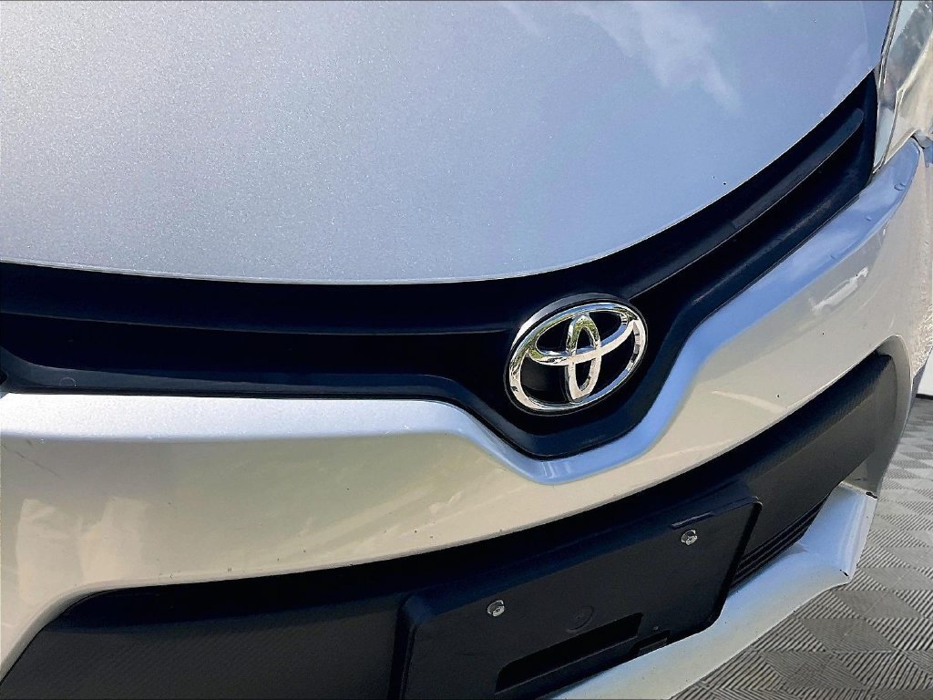 Used 2015 Silver Toyota L image 29