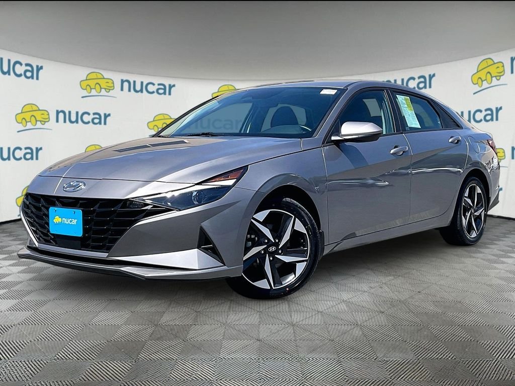 Used 2023 Silver Hyundai SEL image 3