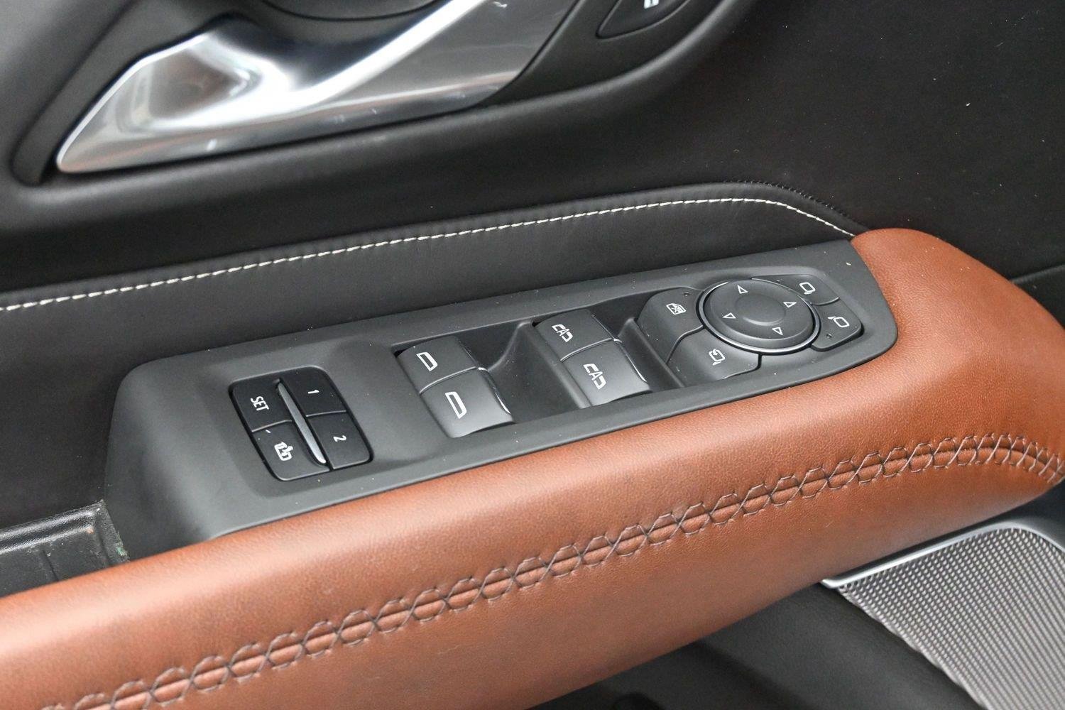 Used 2023 WHITE FROST TRICOAT GMC Denali Ultimate image 11